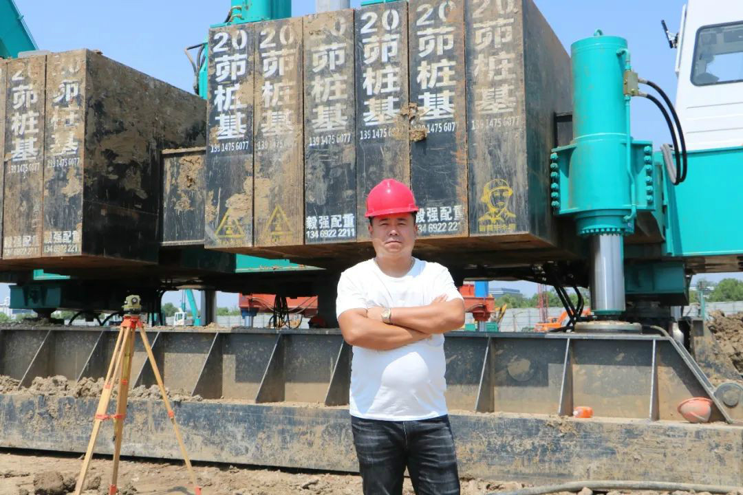 液压静力压桩机从1台到21台，他只用了8年！