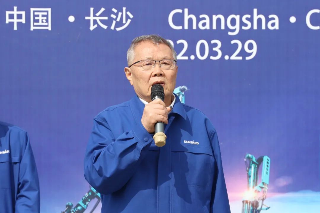 征战全球市。a888亚洲城智能凿岩设备批量发货