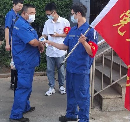 ca888亚洲城工匠 | “浪波”不言苦，甘为“人梯”承大重