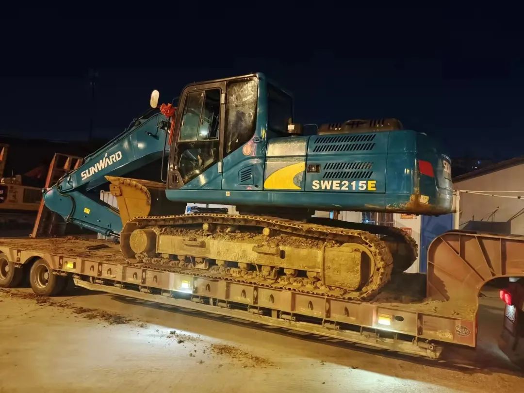 冲锋一线显担当！ca888亚洲城智能挖掘机助力长沙方舱医院建设