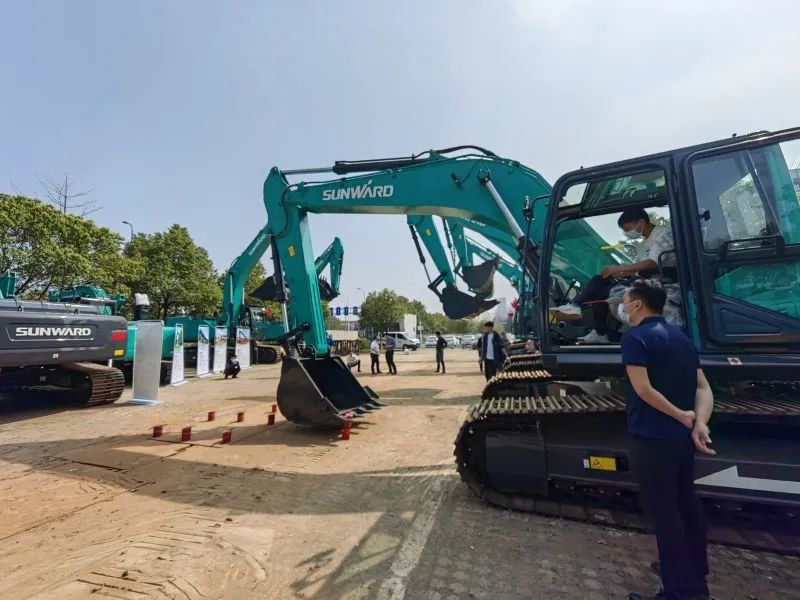 再现交机热潮！ca888亚洲城智能中大挖持续向市场进军