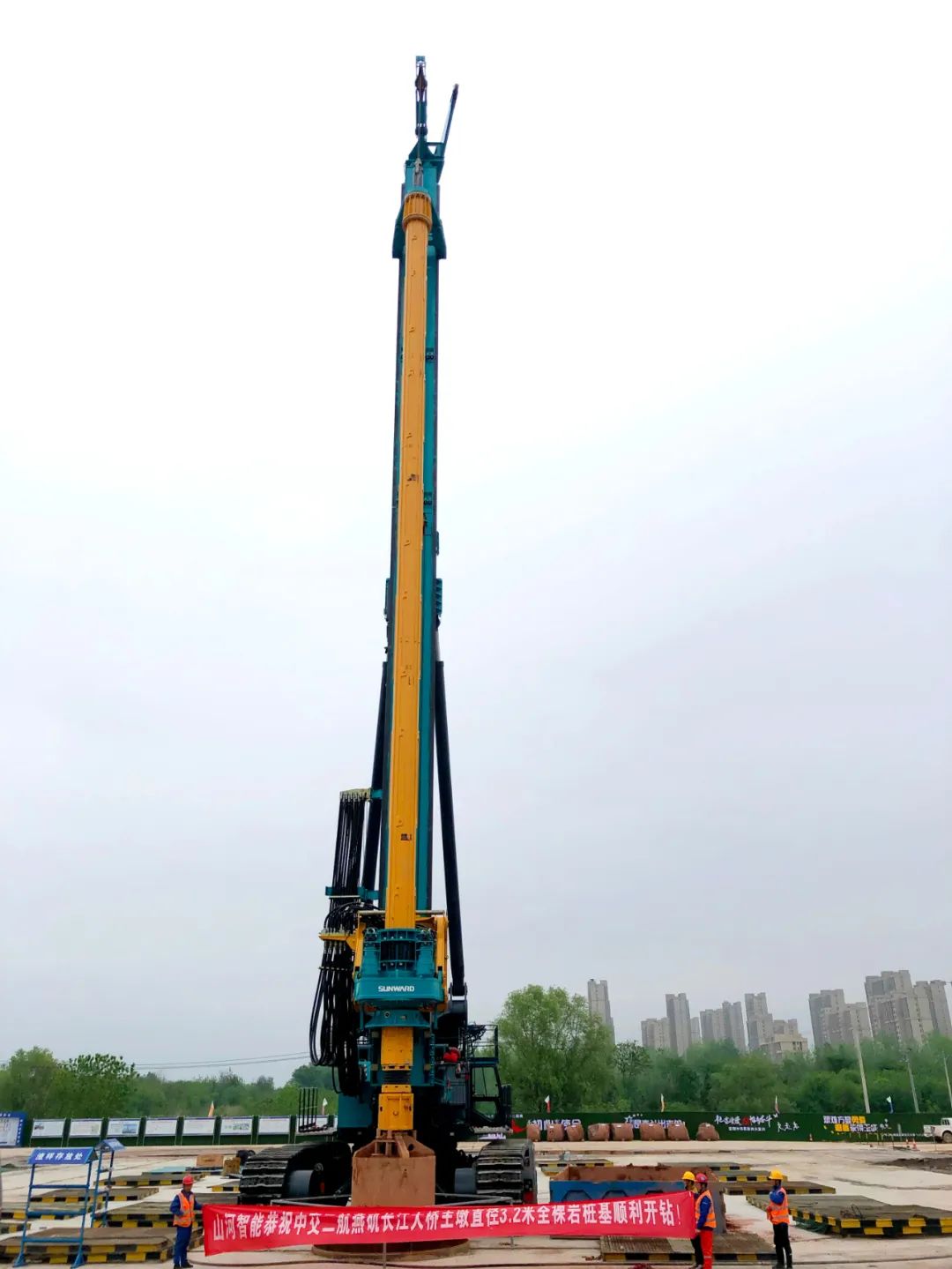 再啃“硬骨头”！ca888亚洲城智能“超级桩备”助建燕矶长江大桥