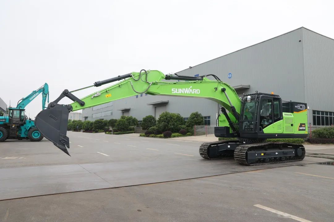 征战川藏铁路！ca888亚洲城智能新一代电动挖掘机成功交付