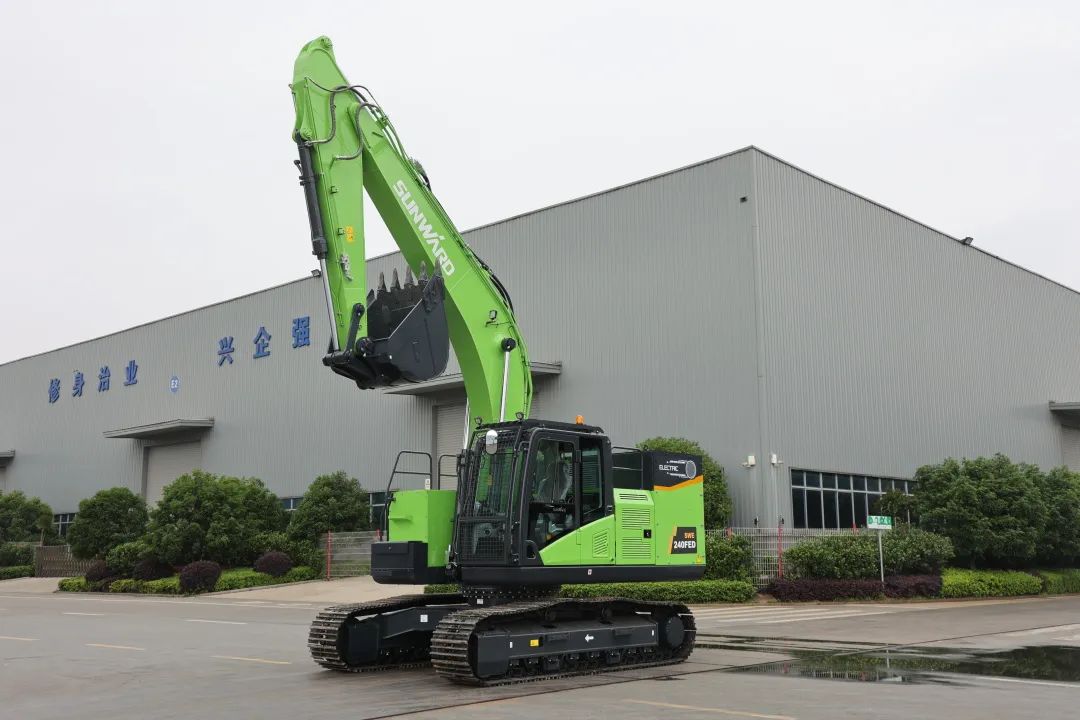 征战川藏铁路！ca888亚洲城智能新一代电动挖掘机成功交付