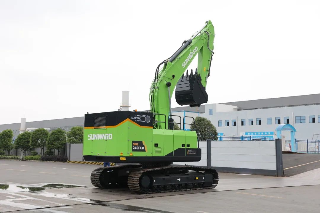 征战川藏铁路！ca888亚洲城智能新一代电动挖掘机成功交付