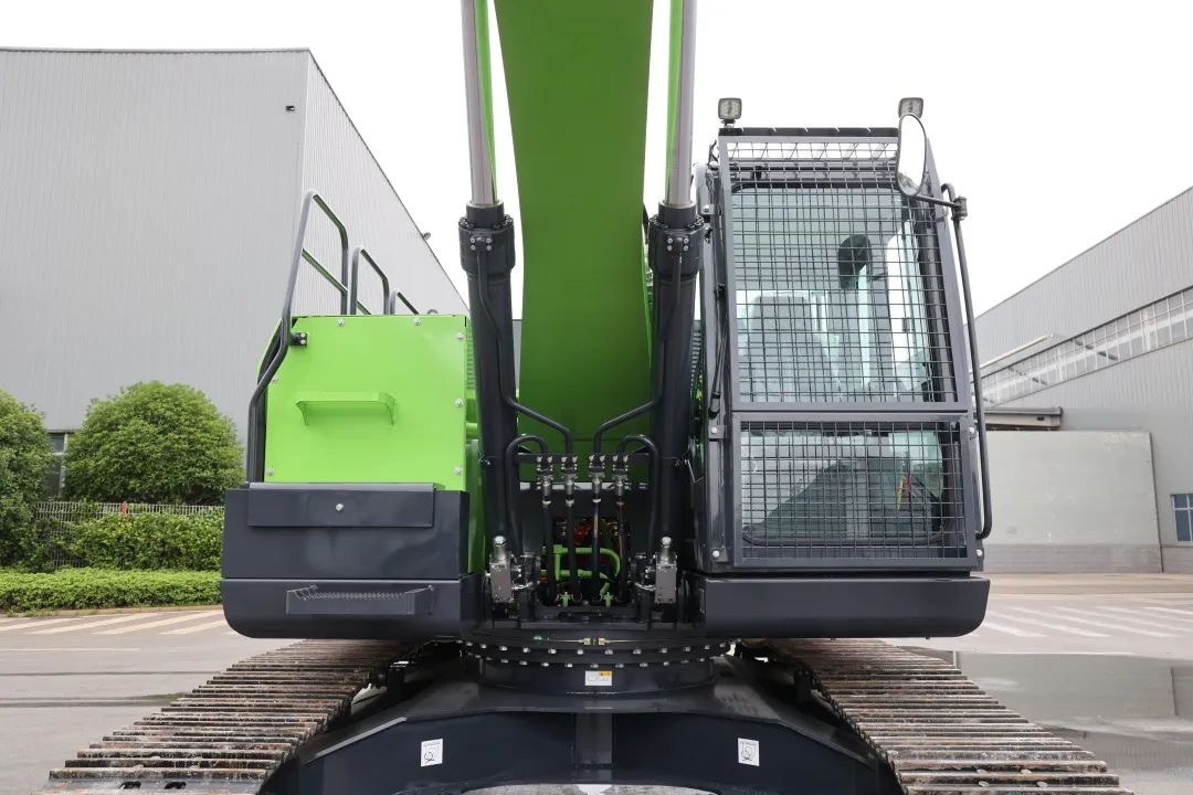 征战川藏铁路！ca888亚洲城智能新一代电动挖掘机成功交付