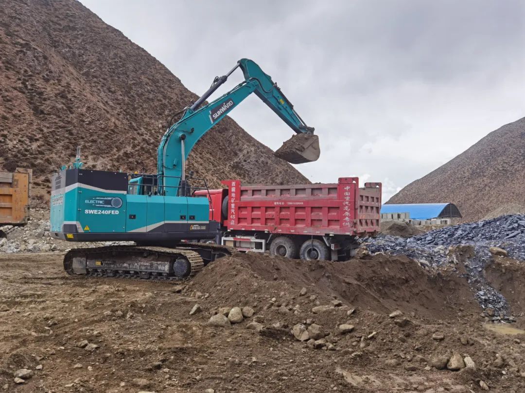 征战川藏铁路！ca888亚洲城智能新一代电动挖掘机成功交付