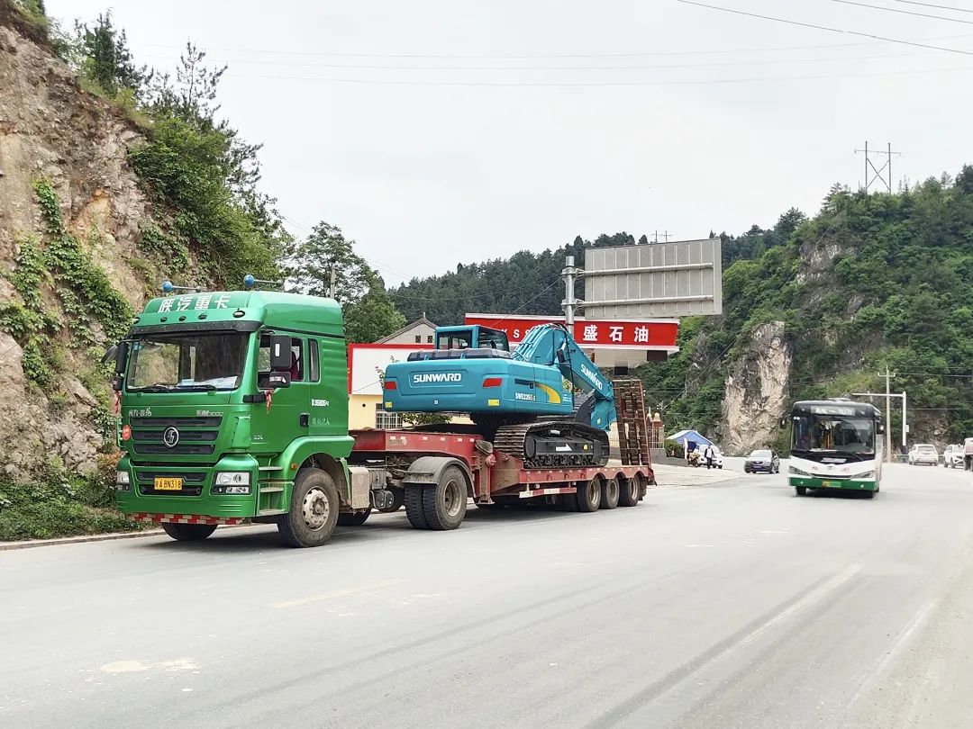 三员ca888亚洲城挖机“悍将”收服“铁粉”一枚，凭什么？