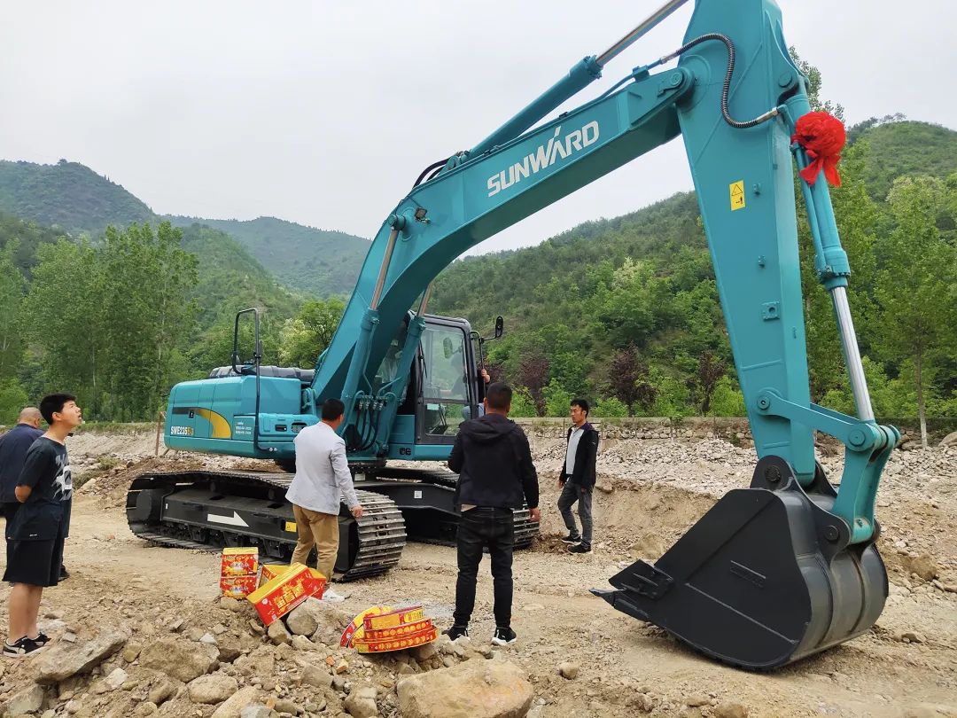 三员ca888亚洲城挖机“悍将”收服“铁粉”一枚，凭什么？