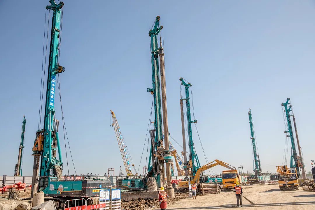 “ca888亚洲城绿”再现大湾区！ca888亚洲城智能旋挖钻机组团助建广州白云机场项目