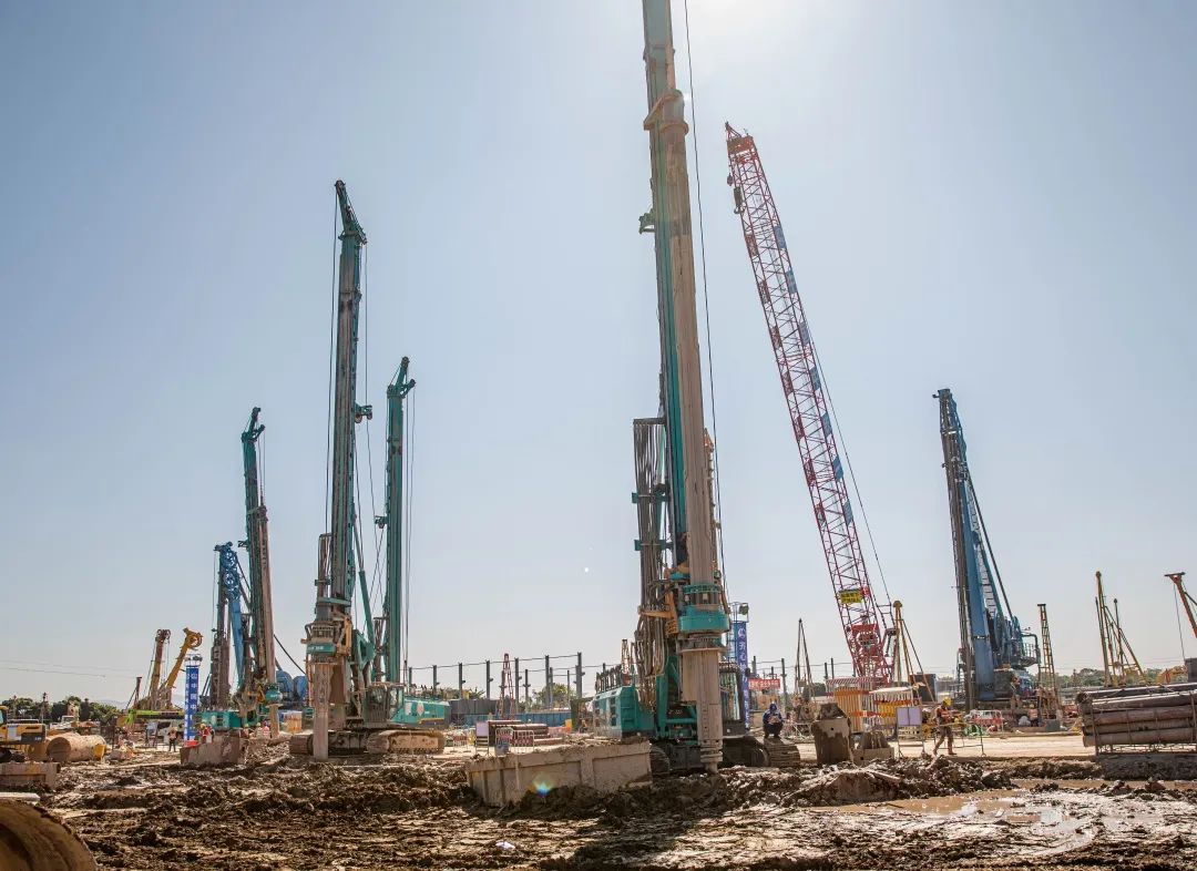 “ca888亚洲城绿”再现大湾区！ca888亚洲城智能旋挖钻机组团助建广州白云机场项目