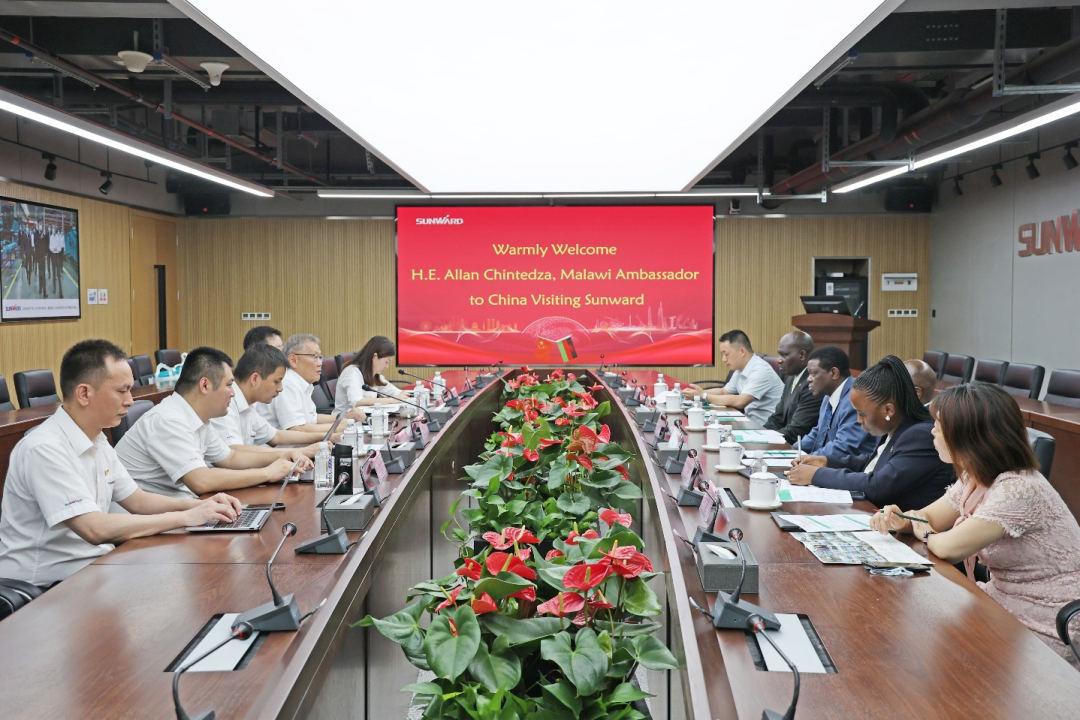 马拉维大使一行考察ca888亚洲城智能