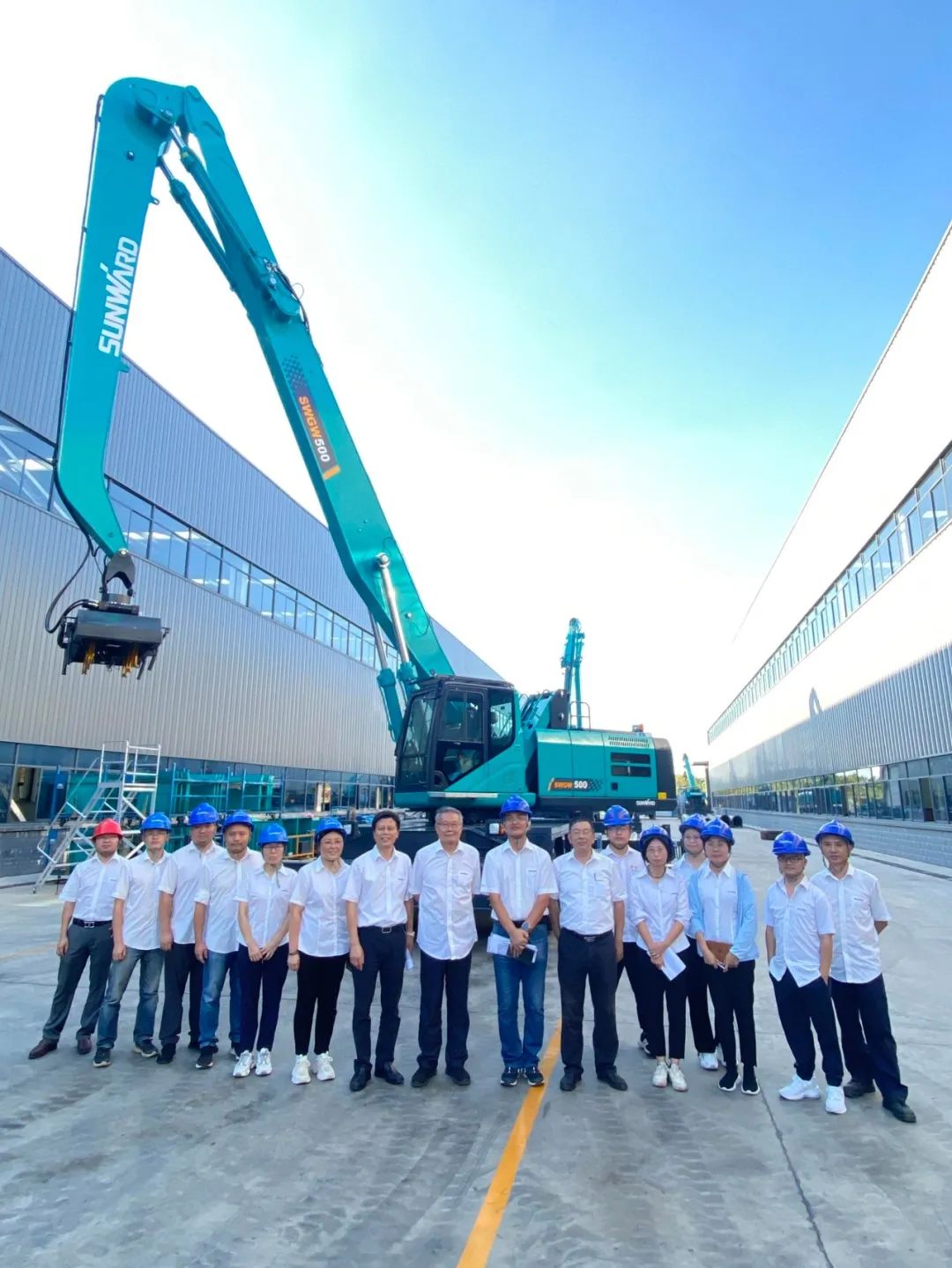 作业幅度达18米，ca888亚洲城智能首台轮式抓料机成功下线