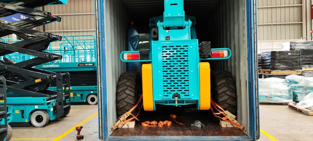 单笔采购金额千万元！ca888亚洲城智能伸缩臂叉装车批量出口