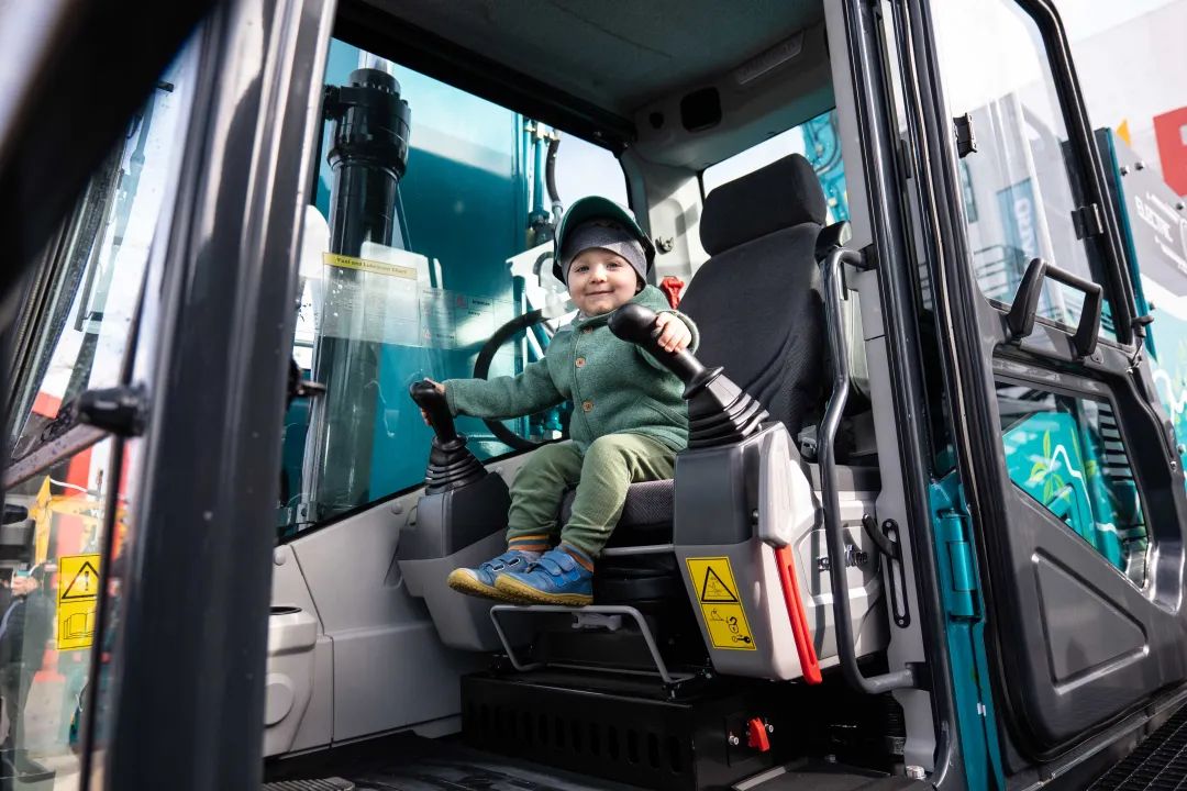 Bauma 2022 | 一组火热现场图带您重温ca888亚洲城智能德国宝马展之旅