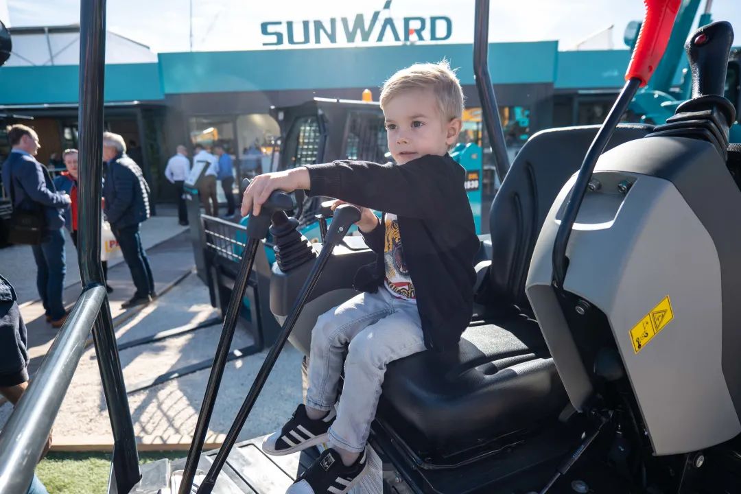 Bauma 2022 | 一组火热现场图带您重温ca888亚洲城智能德国宝马展之旅