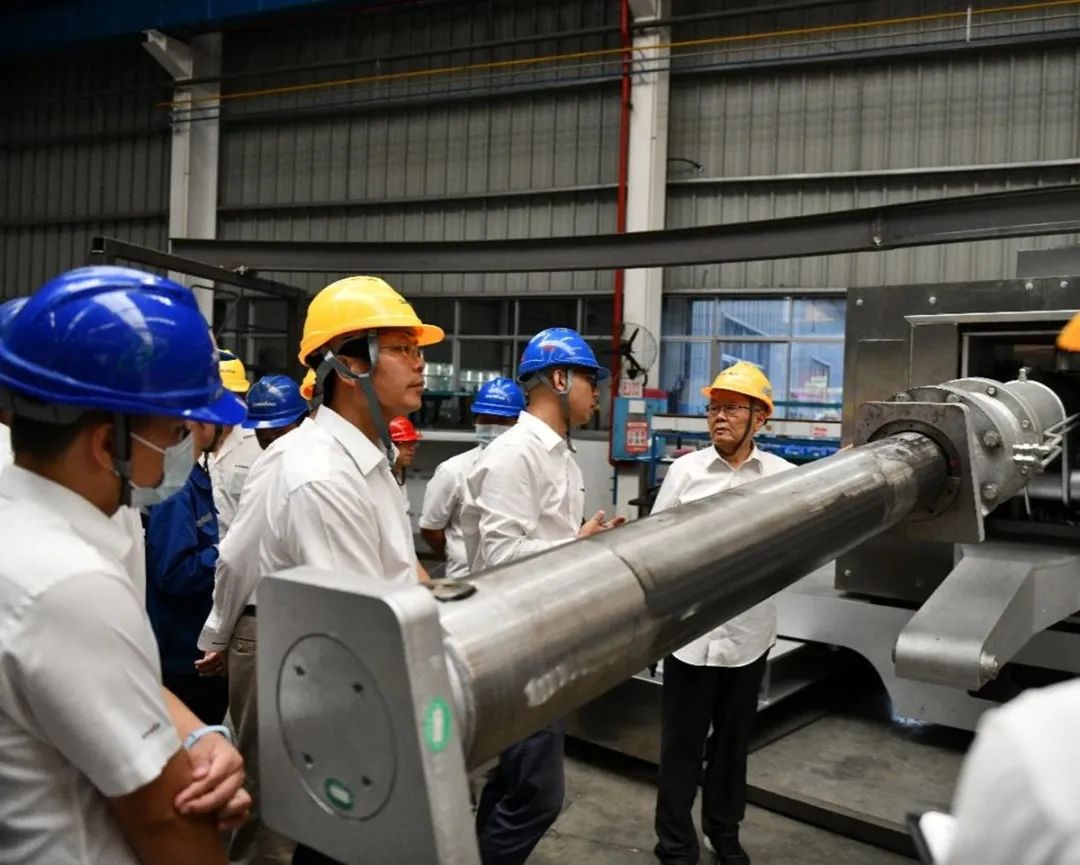 “王炸”！ca888亚洲城特装全自动捣炉车成功下线