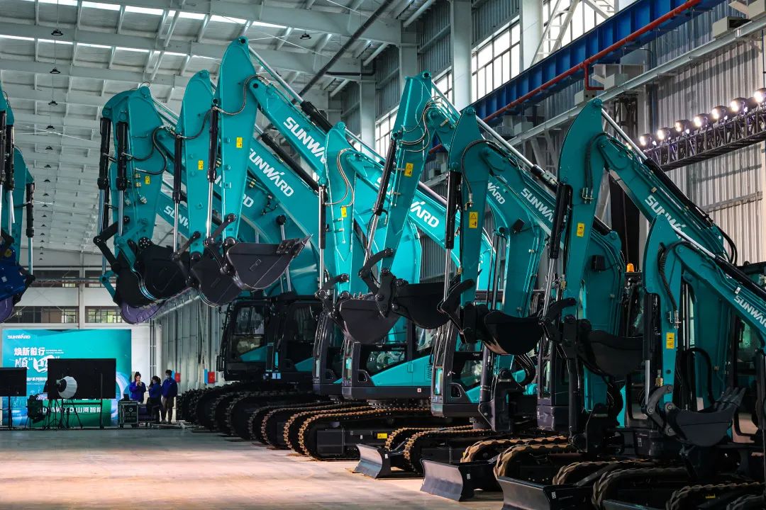 助力“双碳”目标！ca888亚洲城智能集中发布F系列国四挖掘机