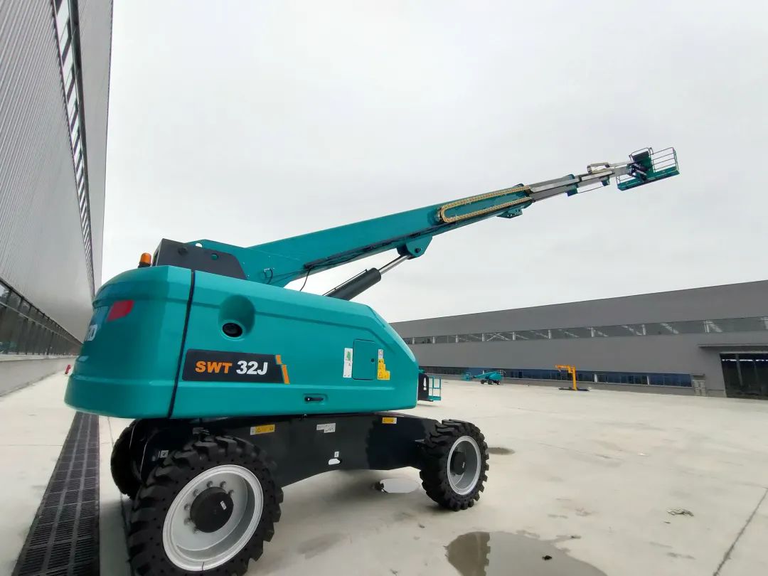 无需扩桥！ca888亚洲城智能国四款32米直臂式高空作业平台成功下线