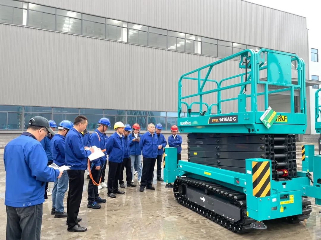 出厂即“出道”！ca888亚洲城智能首款履带剪叉式高空作业平台批量上市