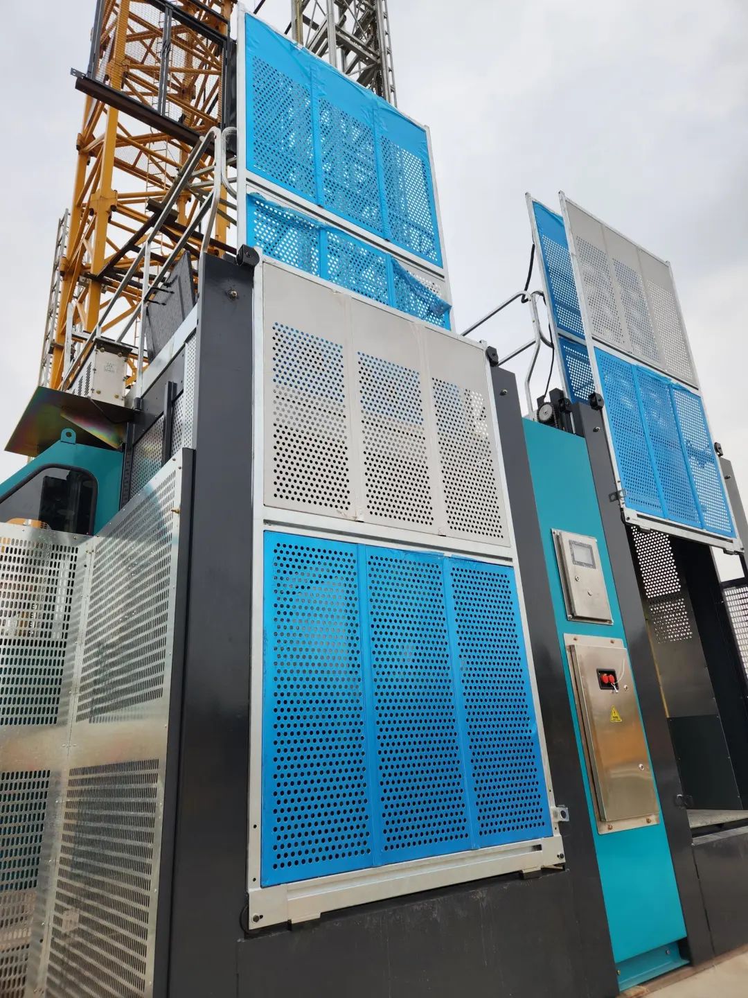 科技显能、再添新品！ca888亚洲城江麓智能施工升降机成功下线