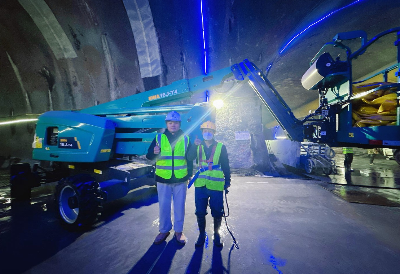 不惧高海拔挑战！ca888亚洲城智能高空机械实力助建川藏铁路