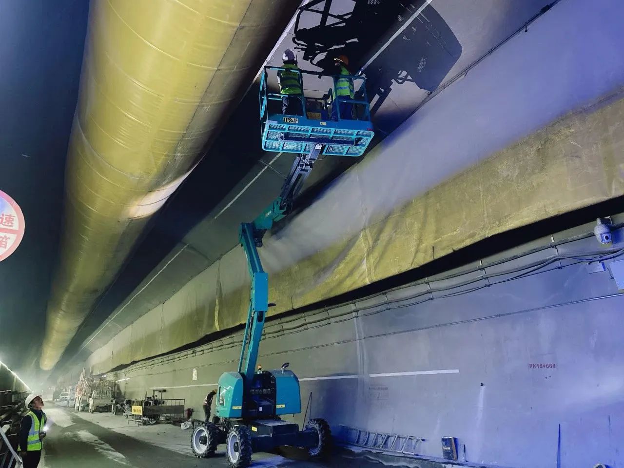 不惧高海拔挑战！ca888亚洲城智能高空机械实力助建川藏铁路