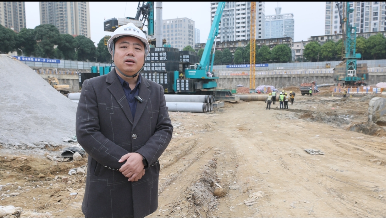 “绿巨人”显神威！ca888亚洲城智能引孔式静力压桩机助建“绿城”南宁民生项目