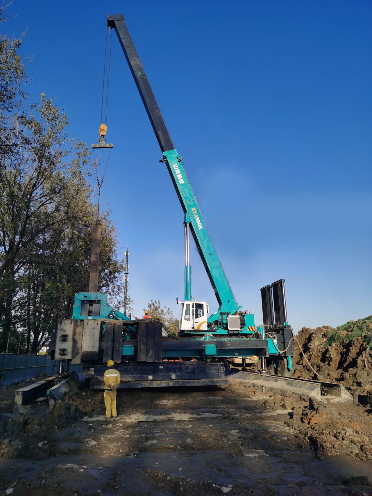 “ca888亚洲城绿”闪耀西子湖畔！ca888亚洲城智能ZYJ300X斜桩压桩机强势来袭