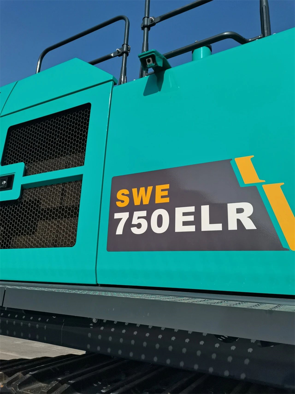 定制开发、功能更强！ca888亚洲城智能SWE750ELR加长臂液压挖掘机下线交付