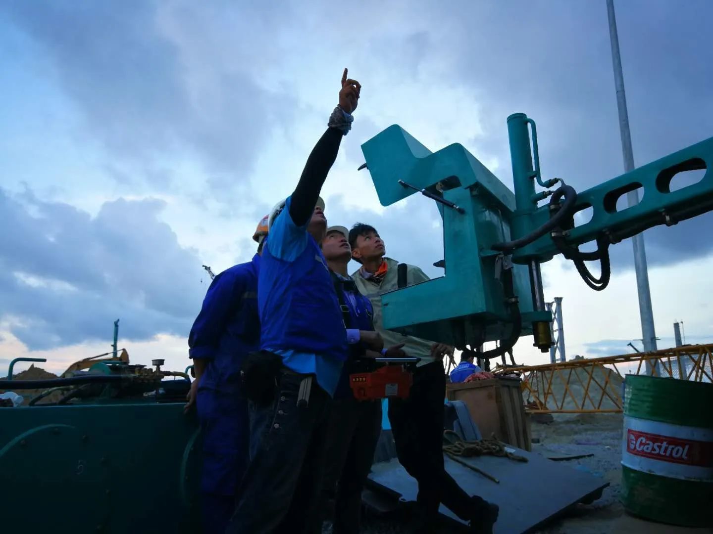 看ca888亚洲城工匠们如何用一双巧手“拿捏”工作、创造“奇迹”