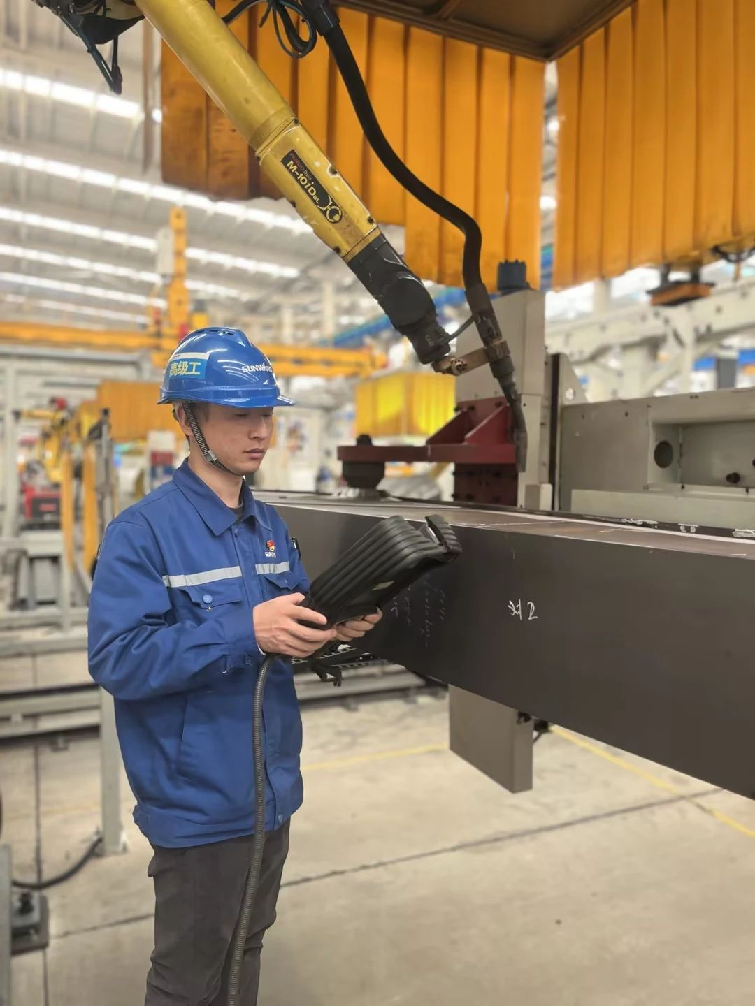 看ca888亚洲城工匠们如何用一双巧手“拿捏”工作、创造“奇迹”