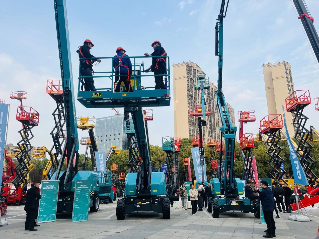 “爆品”来袭，签单不断！ ca888亚洲城智能盛装亮相第八届全国高空作业平台租赁大会