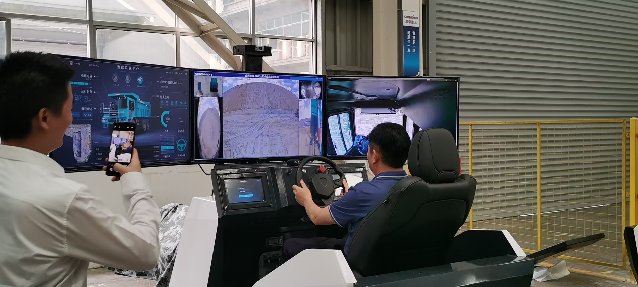 湘潭市工信局带队莅临ca888亚洲城智能开展智能制造现场观摩交流活动