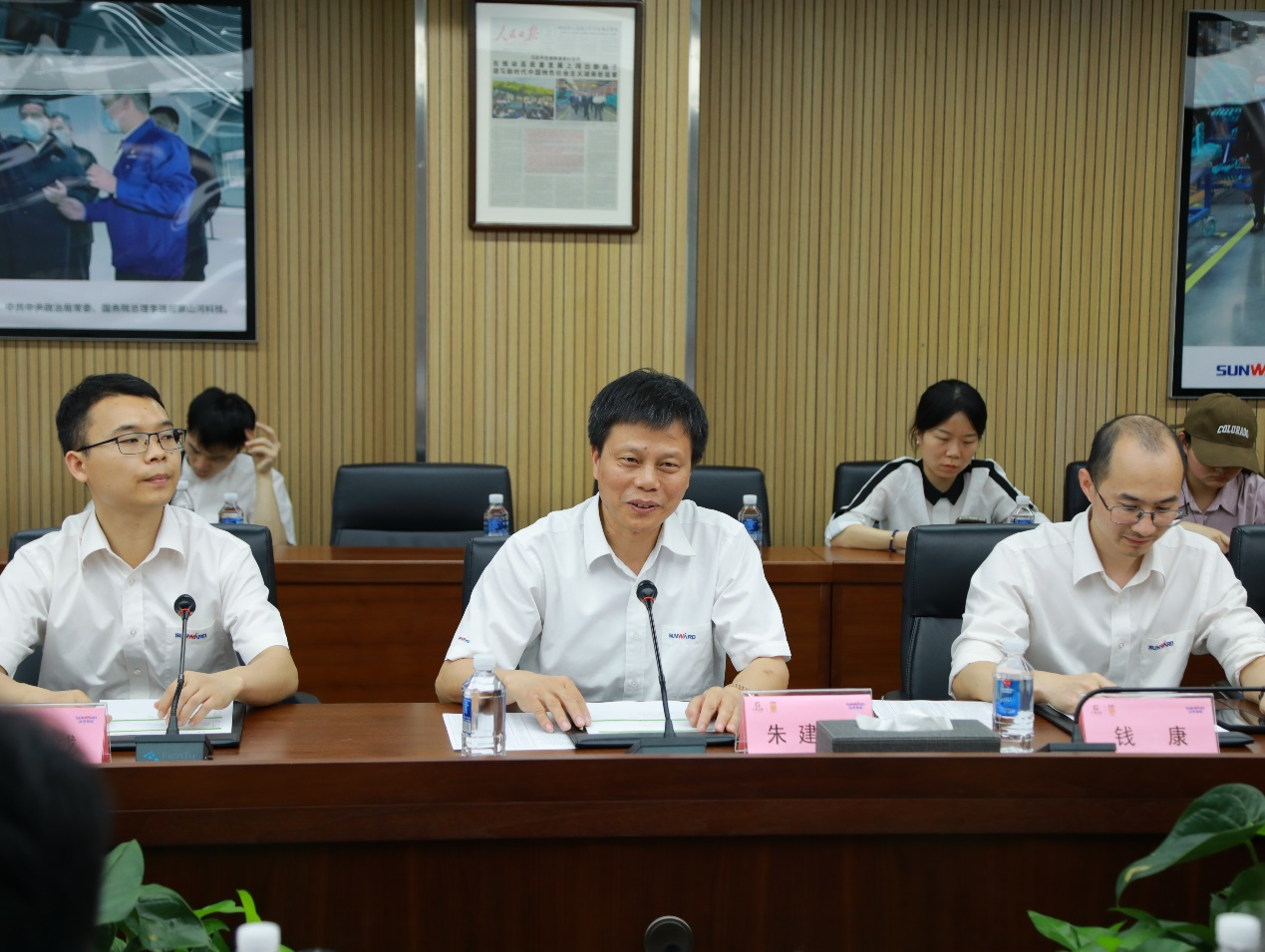 湘潭市工信局带队莅临ca888亚洲城智能开展智能制造现场观摩交流活动