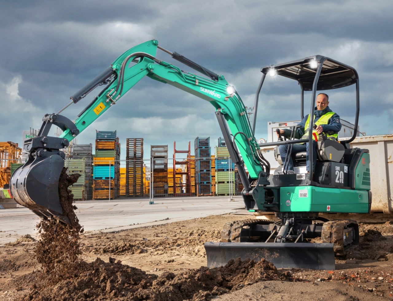 向新而行！ca888亚洲城智能电动挖掘机线上推介会成功举办