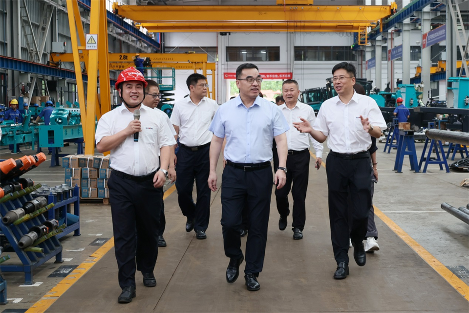 广州工控集团总经理王福铸调研ca888亚洲城智能生产经营工作