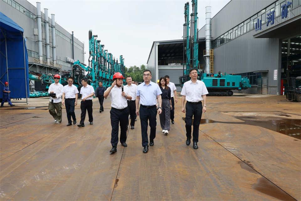 广州工控集团总经理王福铸调研ca888亚洲城智能生产经营工作