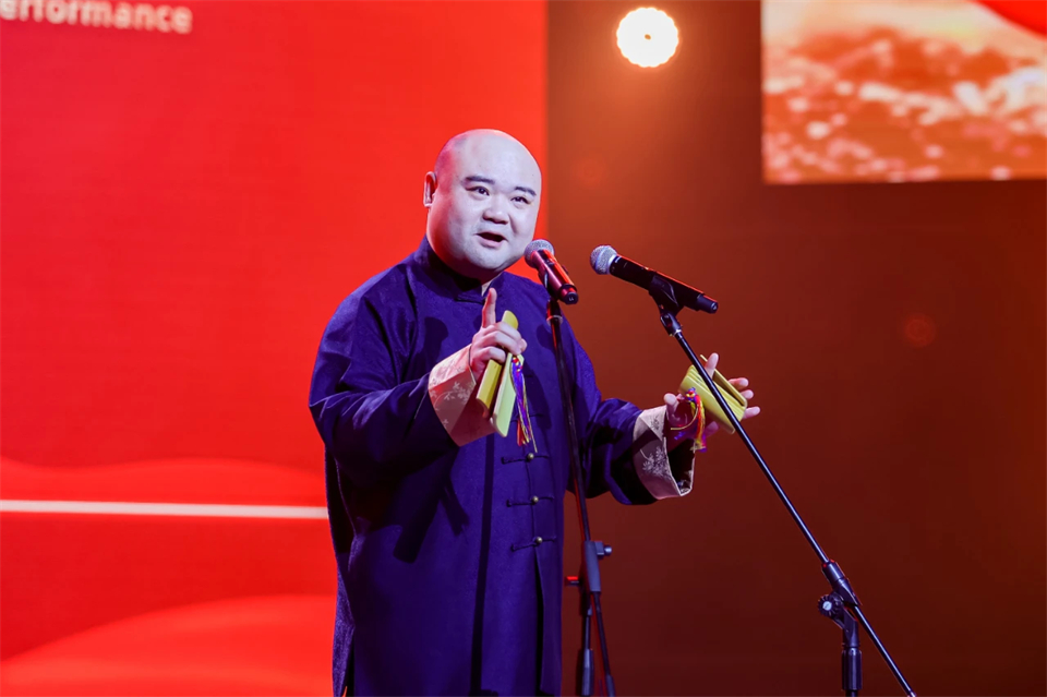 创新引领价值 理想成就未来——庆祝ca888亚洲城智能成立25周年表彰大会暨文艺晚会隆重举行