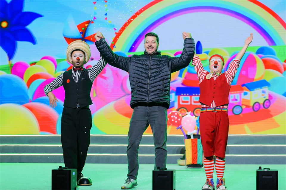 创新引领价值 理想成就未来——庆祝ca888亚洲城智能成立25周年表彰大会暨文艺晚会隆重举行