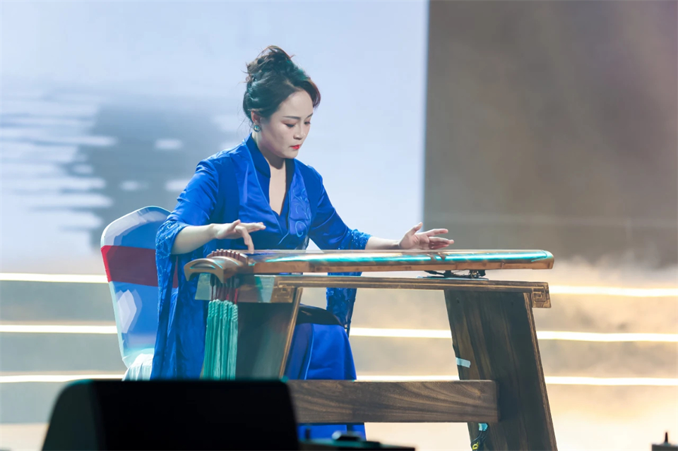 创新引领价值 理想成就未来——庆祝ca888亚洲城智能成立25周年表彰大会暨文艺晚会隆重举行