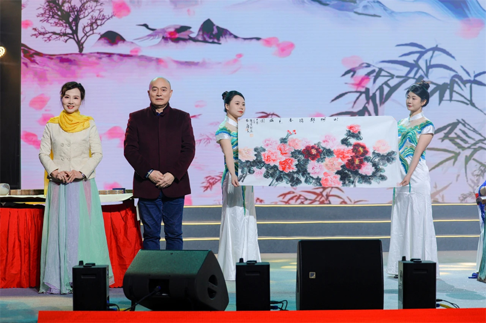 创新引领价值 理想成就未来——庆祝ca888亚洲城智能成立25周年表彰大会暨文艺晚会隆重举行