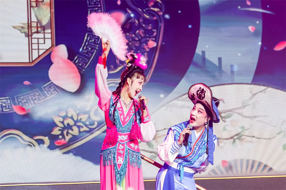 创新引领价值 理想成就未来——庆祝ca888亚洲城智能成立25周年表彰大会暨文艺晚会隆重举行