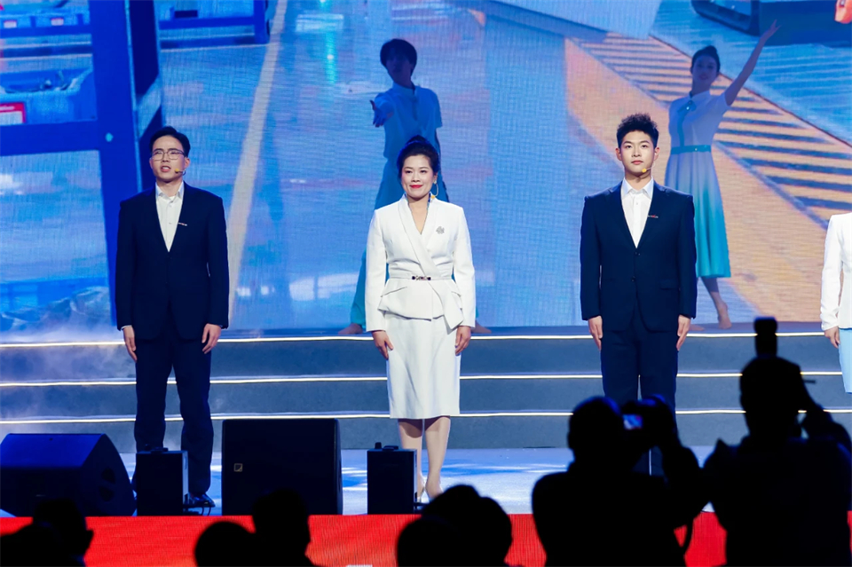 创新引领价值 理想成就未来——庆祝ca888亚洲城智能成立25周年表彰大会暨文艺晚会隆重举行