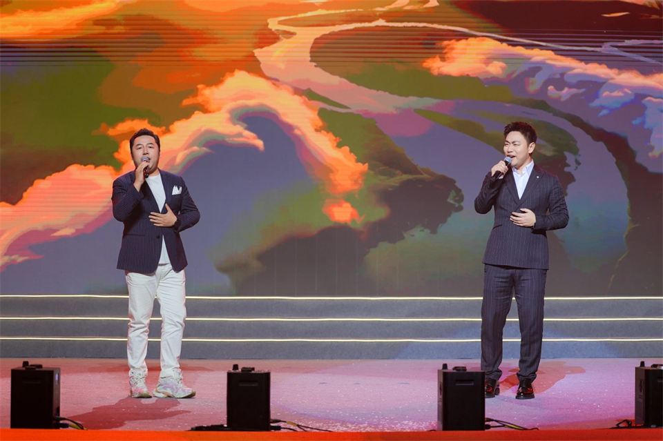 创新引领价值 理想成就未来——庆祝ca888亚洲城智能成立25周年表彰大会暨文艺晚会隆重举行