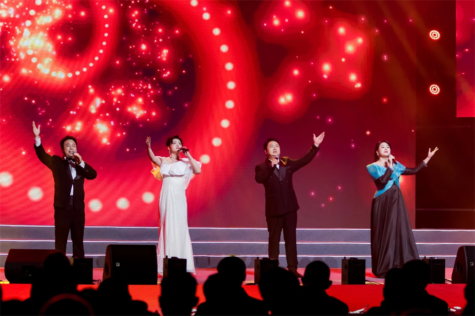 创新引领价值 理想成就未来——庆祝ca888亚洲城智能成立25周年表彰大会暨文艺晚会隆重举行