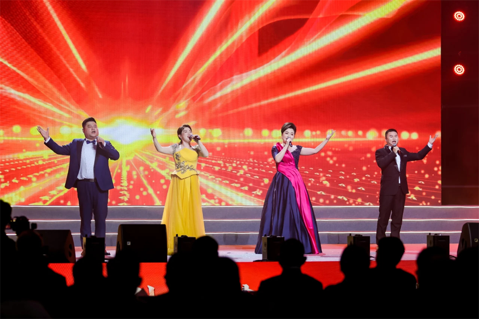 创新引领价值 理想成就未来——庆祝ca888亚洲城智能成立25周年表彰大会暨文艺晚会隆重举行