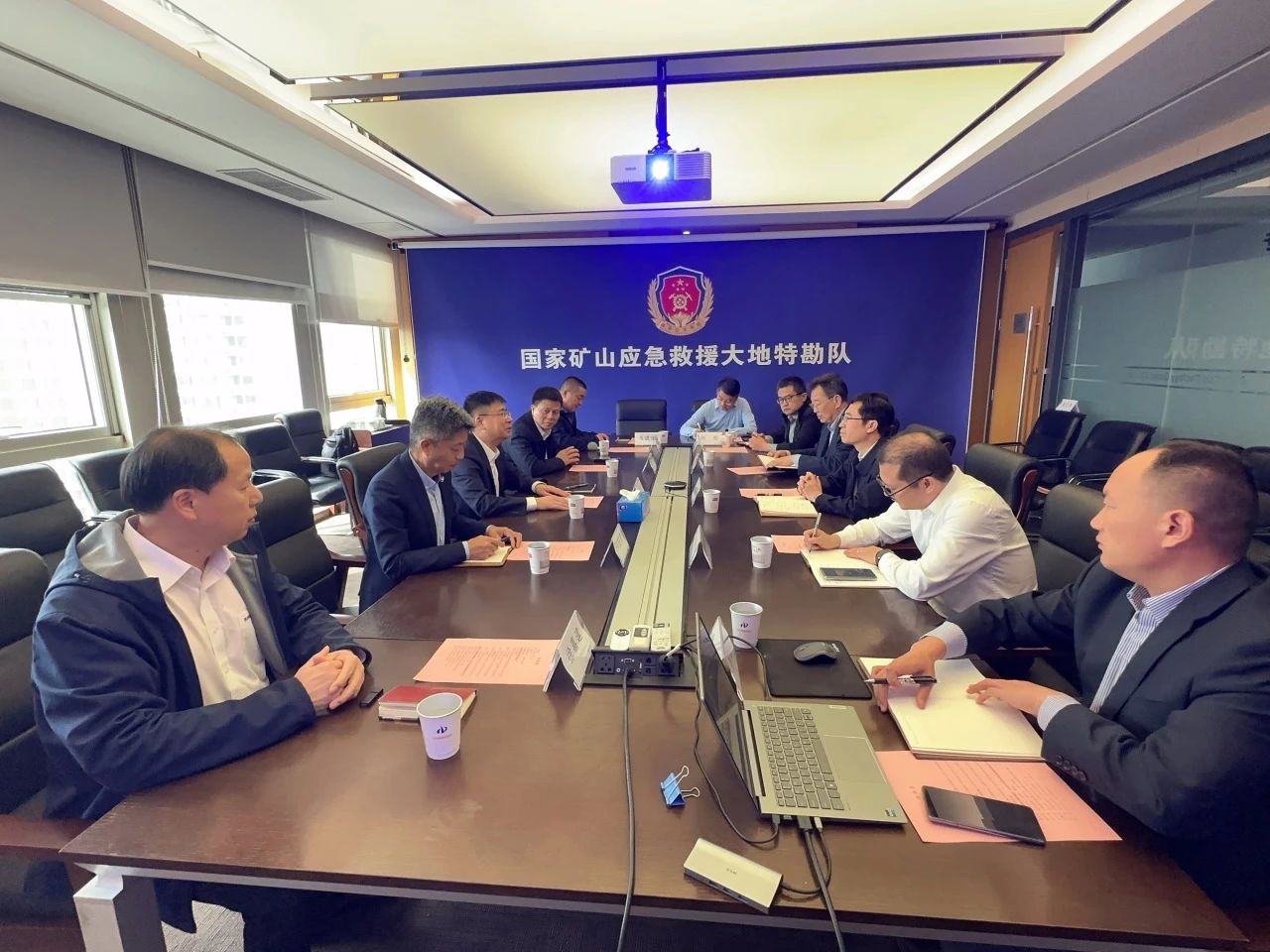 ca888亚洲城智能董事长付向东带队拜访中煤地质总局、大地特勘公司