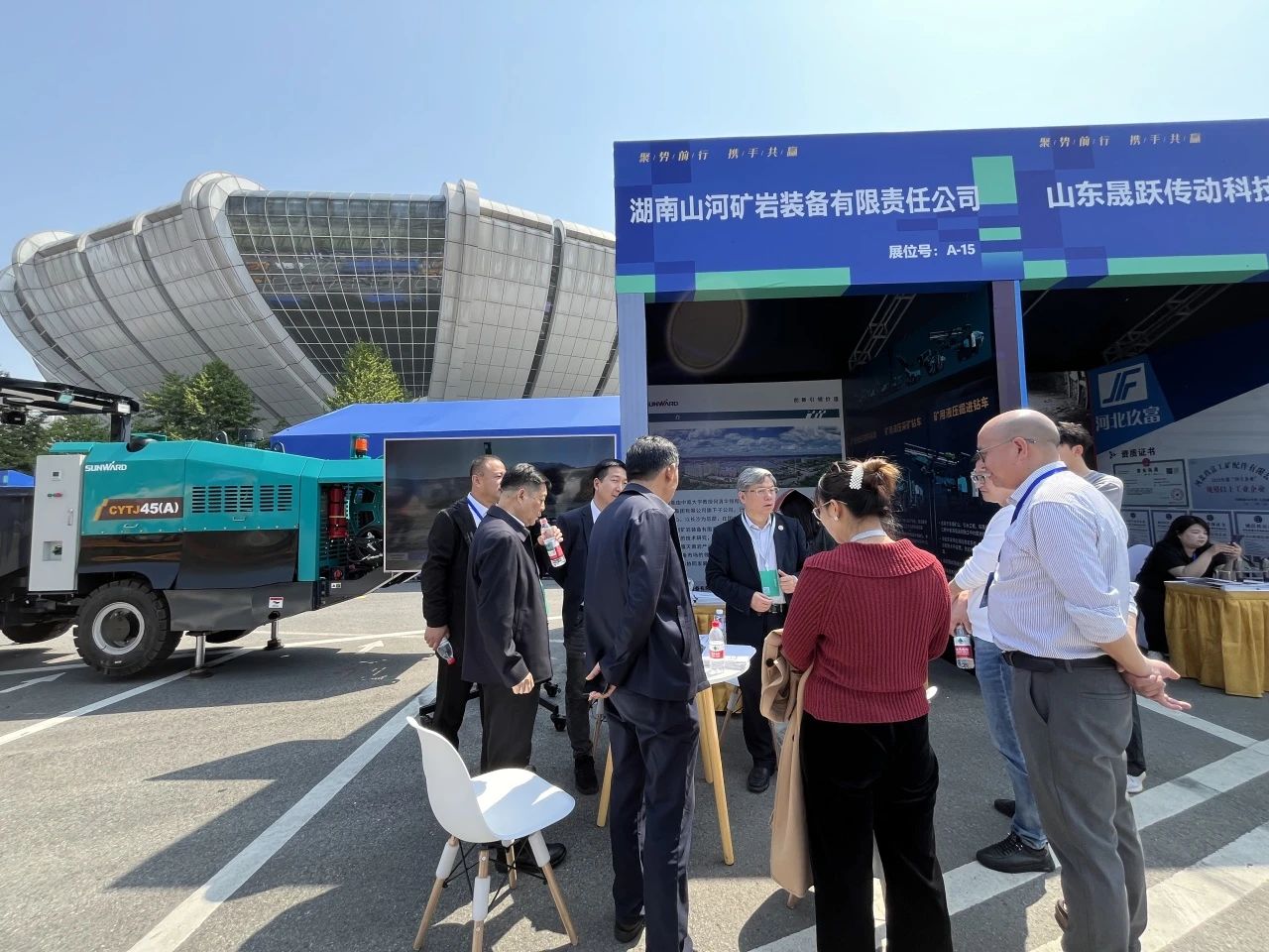 ca888亚洲城矿岩携井下掘进台车亮相苍南矿山井巷机械展