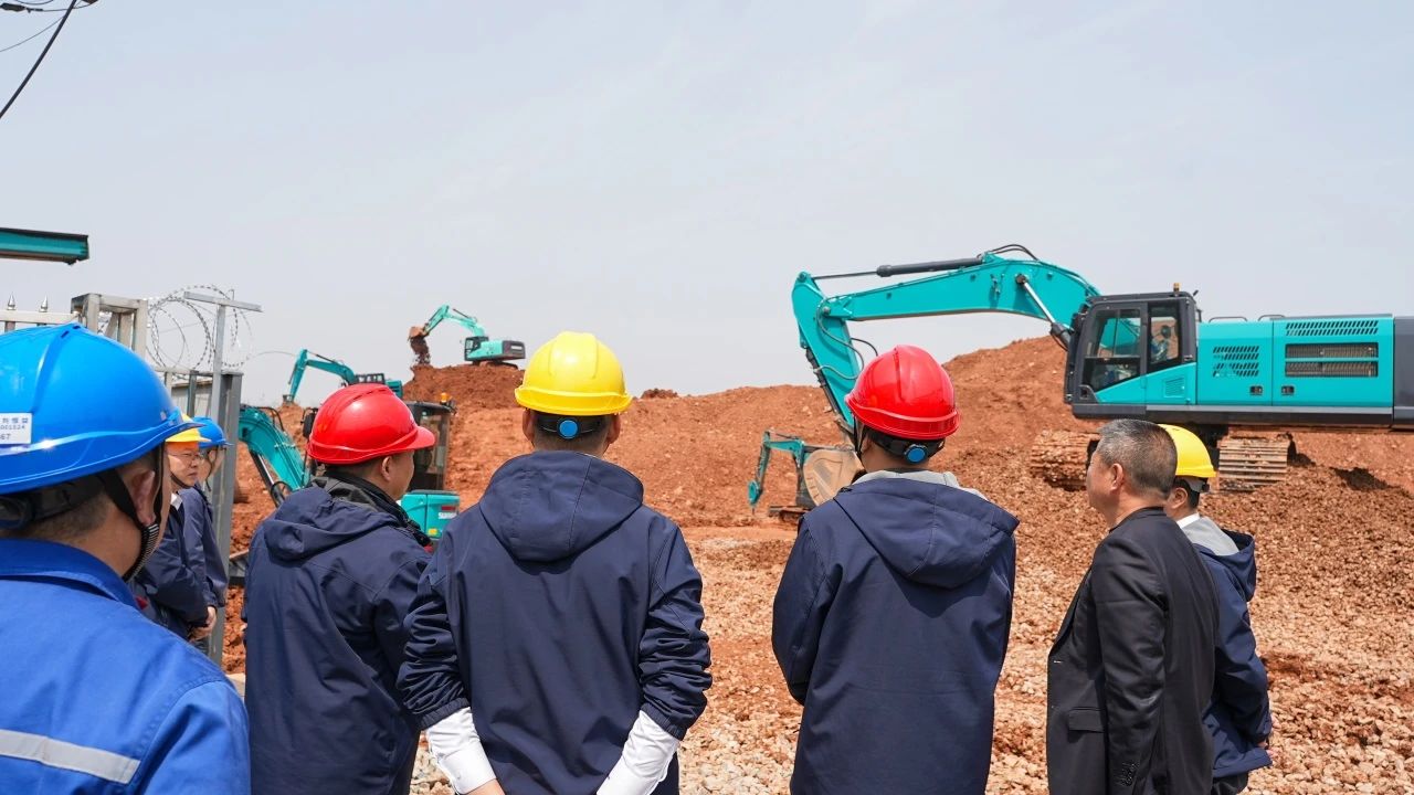 聚焦市场需求，ca888亚洲城智能三款精品工程液压挖掘机成功下线